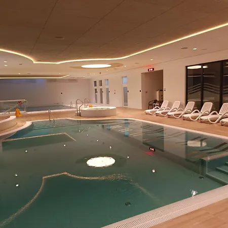 Apartman Pinea With Sea View With Free Entrance To Swimming Pool, Sauna And Jacuzzi