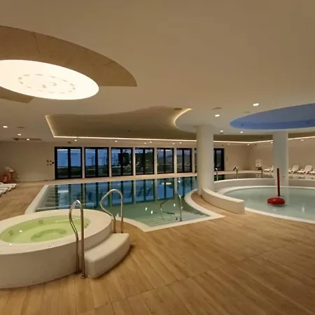 Apartman Pinea With Sea View With Free Entrance To Swimming Pool, Sauna And Jacuzzi